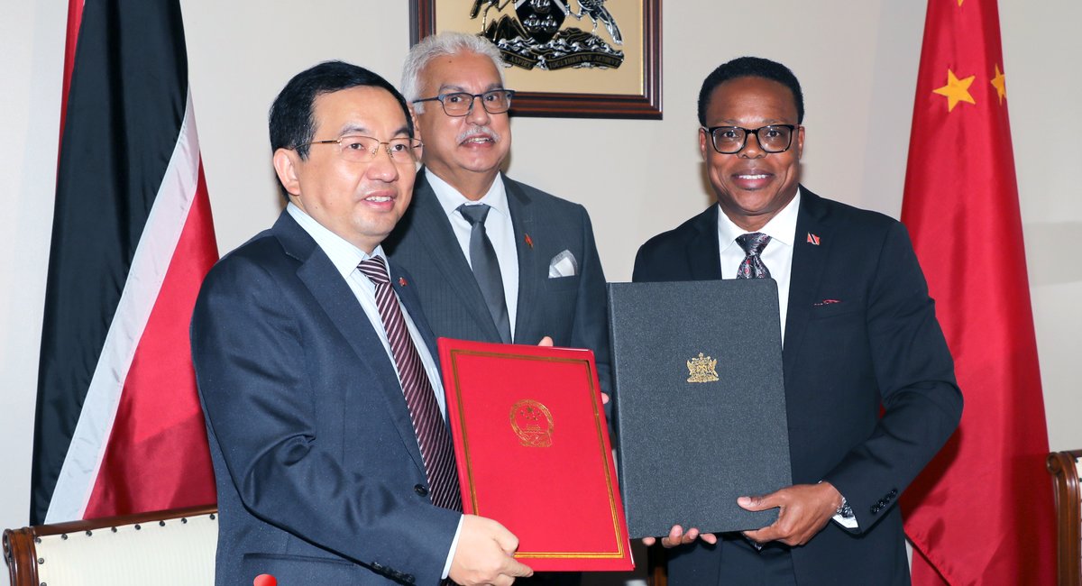 1X3A5388 Chinese Ambassador Fang Qiu Minister Terrence Deyalsingh and Minister Amery Browne at the handover ceremony of medical equipment