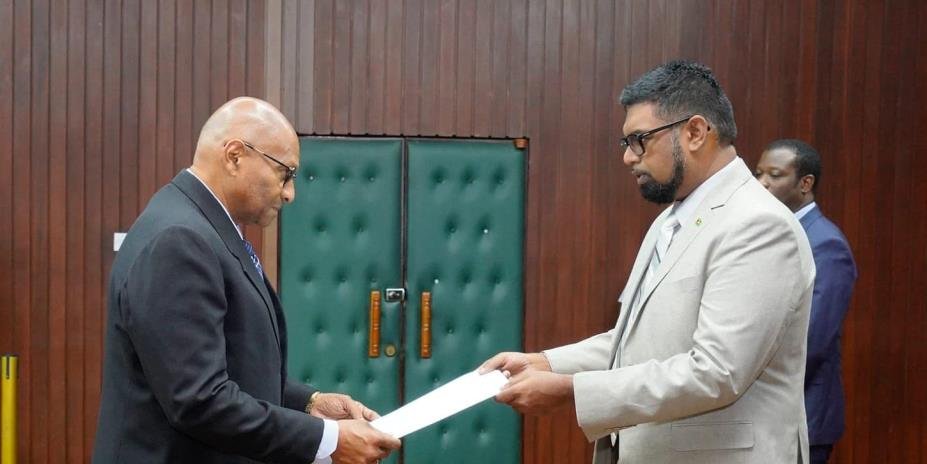 High Commissioner Enill presents Credentials in Guyana