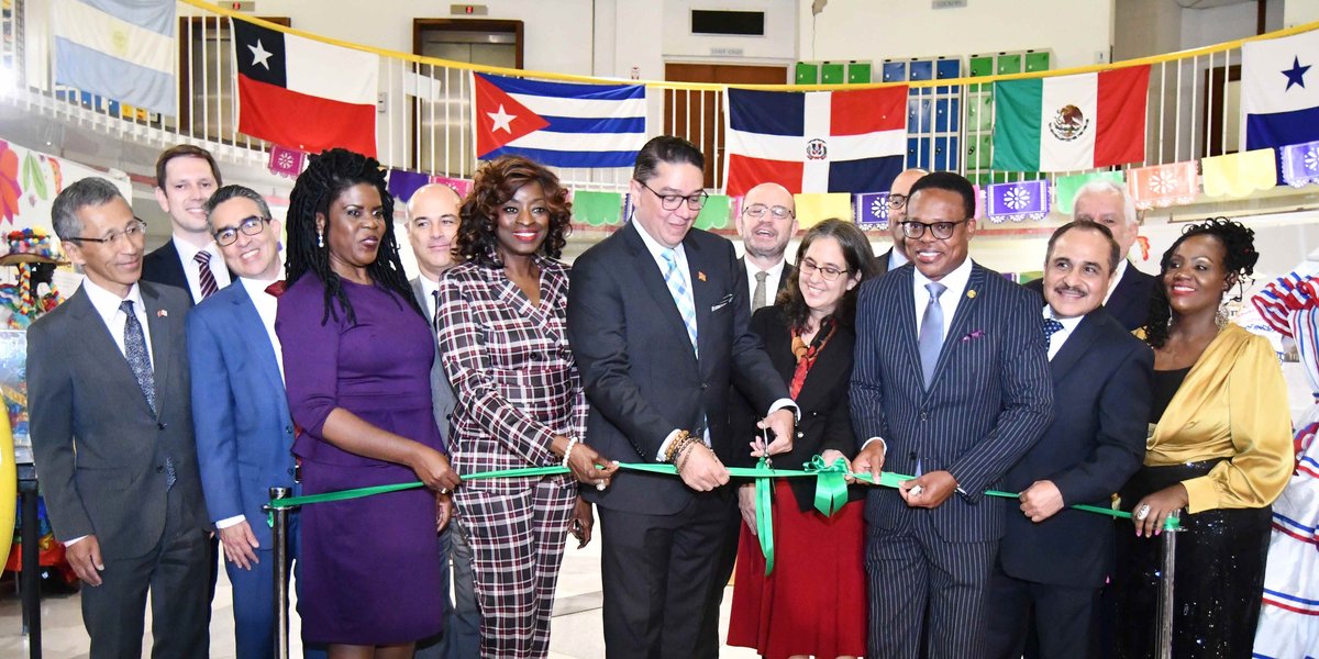 Minister Browne attends Latin Nights III
